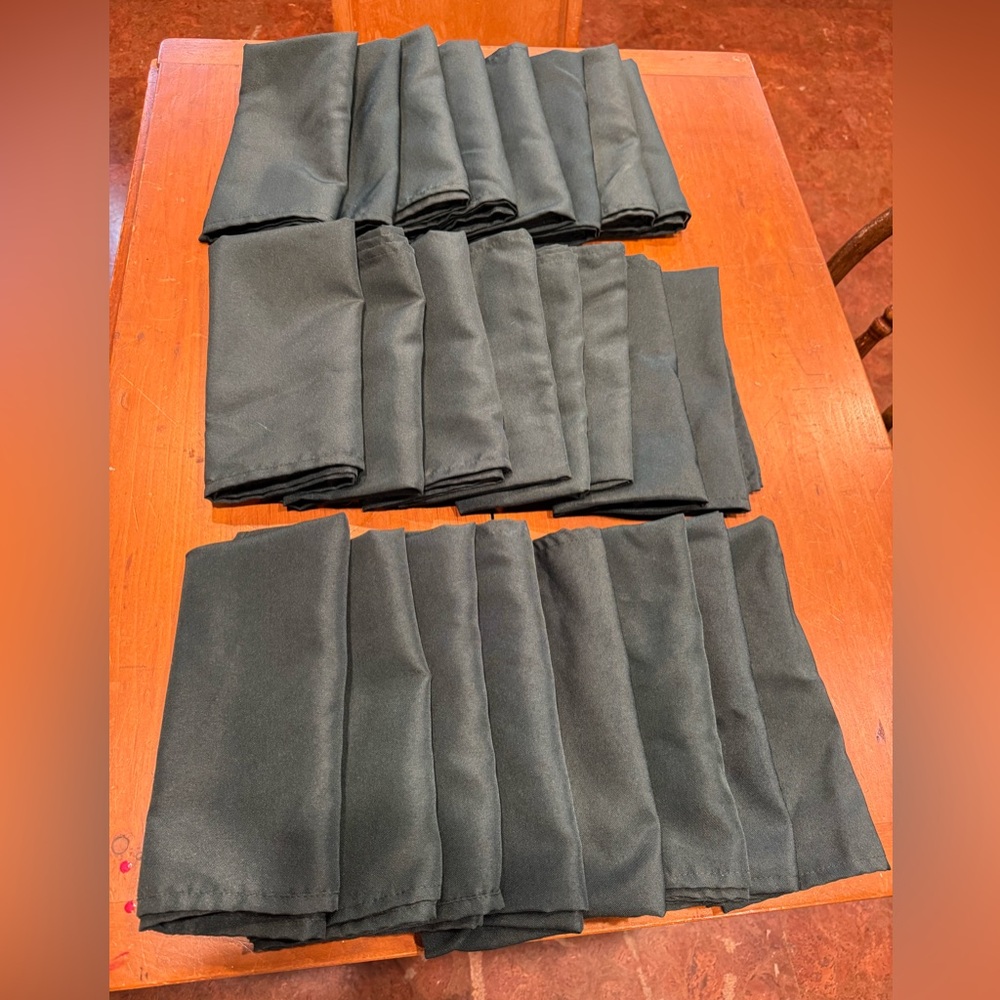 Lot of 24 evergreen (Christmas?) napkins - excellent condition - see photos